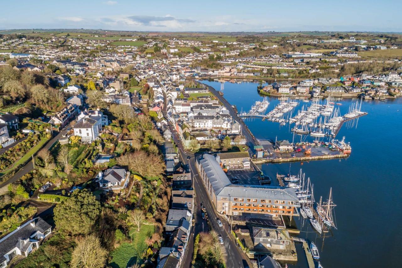 Four Winds,Kinsale Town,Exquisite Holiday Homes,Sleeps 26 Экстерьер фото
