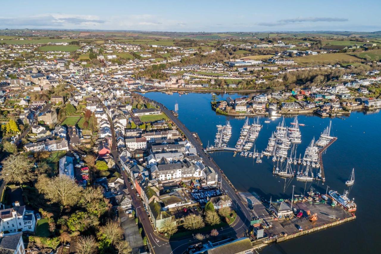 Four Winds,Kinsale Town,Exquisite Holiday Homes,Sleeps 26 Экстерьер фото